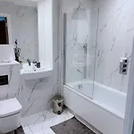 Stunning 1 Bedroom Apartment