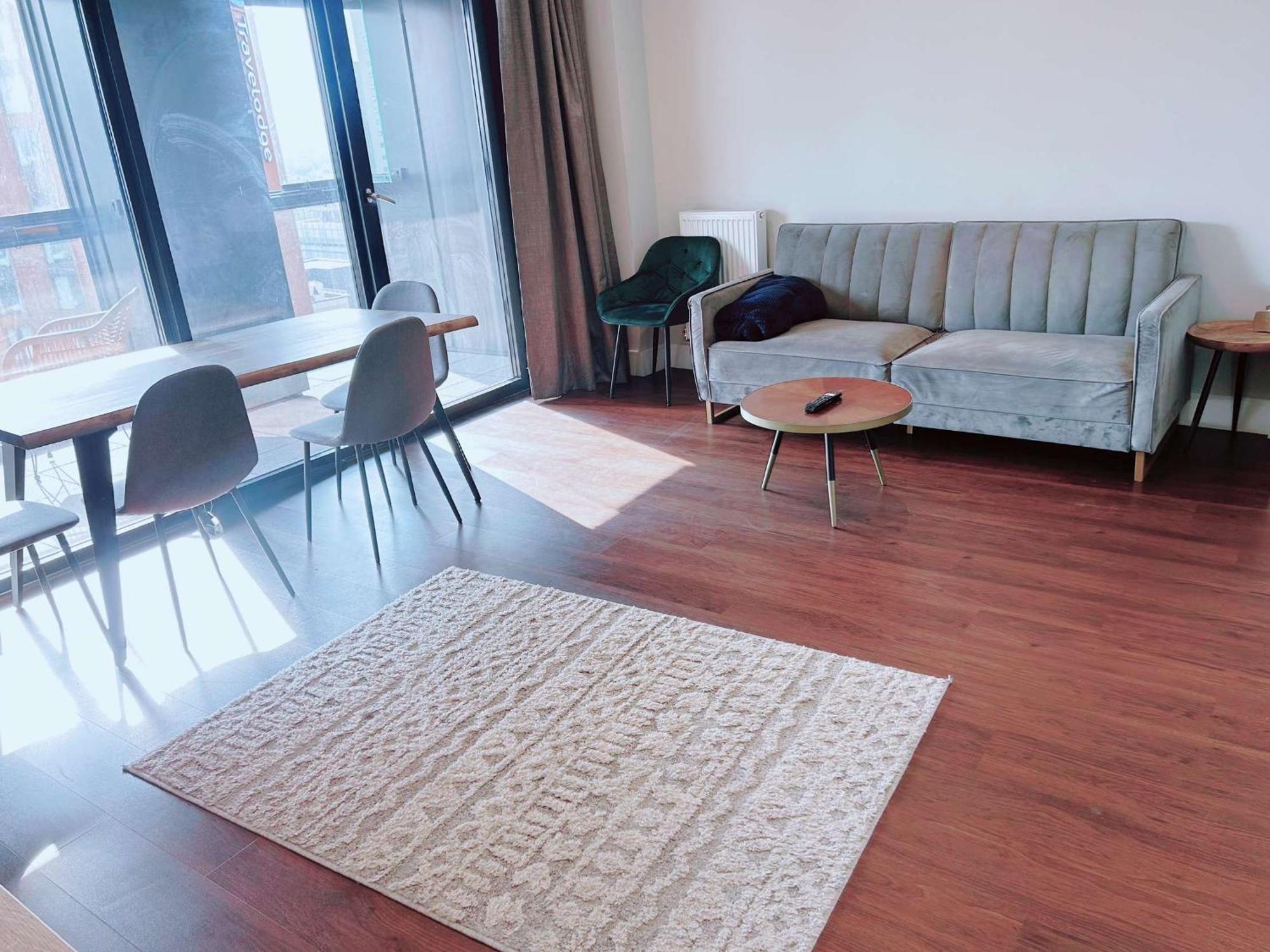 Stunning 1 Bedroom Appartamento